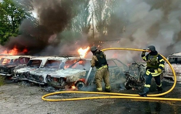 У Дніпропетровській області внаслідок атак Росії знищено десятки автомобілів та мопедів