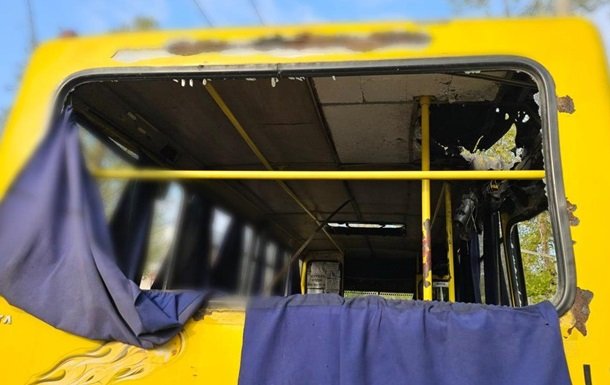 У Херсоні обстріляли маршрутку з комунальними працівниками: є загиблі