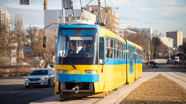 У Києві змінили маршрути громадського транспорту через наслідки нічної атаки