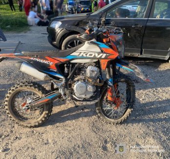 У Львівській області двоє дітей на мотоциклі потрапили в аварію з автомобілем та були госпіталізовані