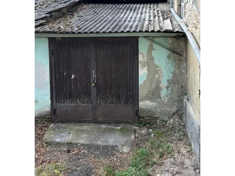 У Львівській області гараж був проданий за рекордною ціною, що в 225 разів перевищує стартову вартість