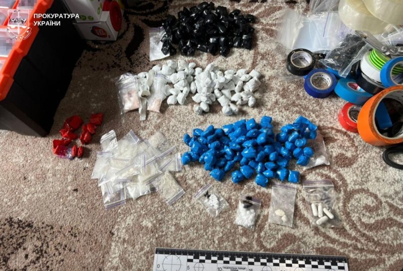 У Львові харків’янин затриманий за підробку поліцейського посвідчення для збуту наркотичних речовин