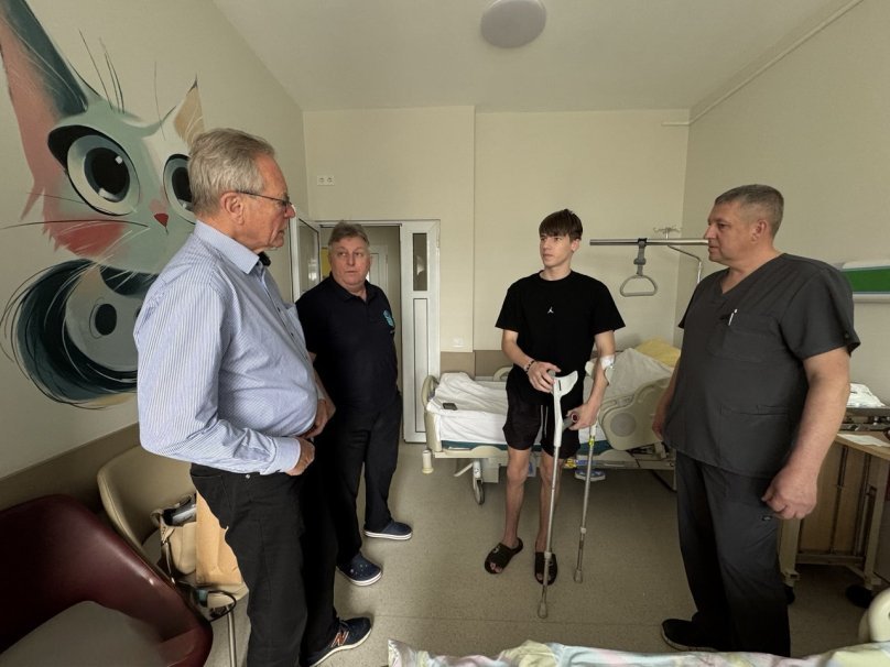 У Львові підлітку успішно видалили пухлину, що виникла внаслідок старої футбольної травми