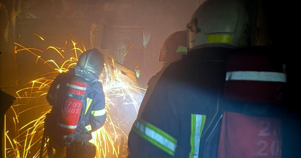 У Львові внаслідок пожежі у багатоповерхівці на Сихові евакуювали 12 осіб