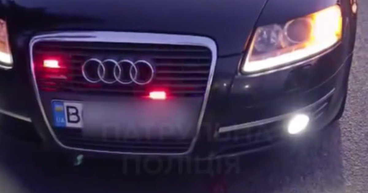 У Львові водій Audi A6 оштрафований за використання проблискових маячків на автомобілі