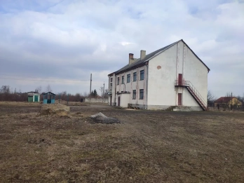 У Мостиськах двоповерховий будинок із складами реалізували за рекордною ціною в 1000 разів вищою за стартову заявку
