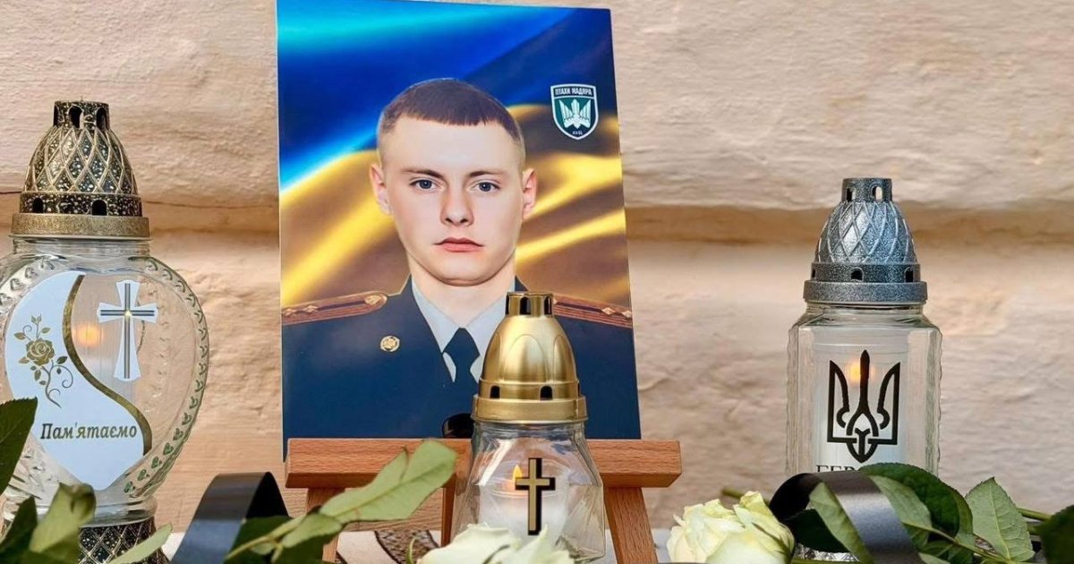 У Самбірському ліцеї вшанували пам'ять полеглого захисника Миколи Тарчанина, відкривши меморіальну дошку
