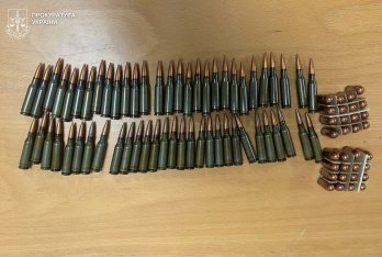 У Самборі 40-річного чоловіка затримали за збут наркотиків ув'язненим та зберігання боєприпасів вдома