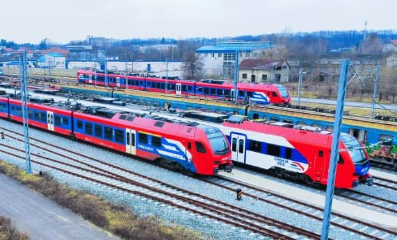 У Сербії напередодні масових протестів у Белграді призупинили рух залізниці