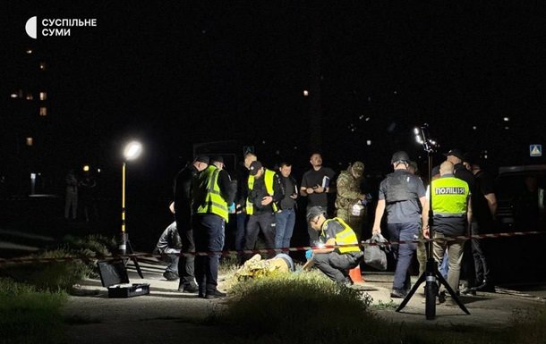 У Сумах на зупинці чоловік вчинив смертельний вибух гранати