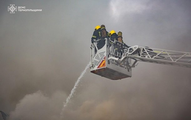 У Тернополі успішно ліквідували пожежі після атаки дронів-камікадзе