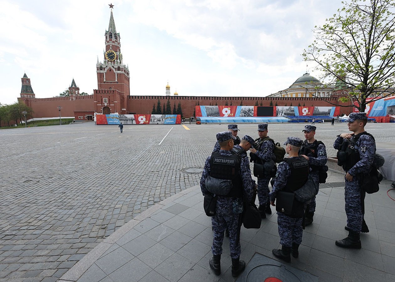 Україна оголосила триденне перемир'я та дозволила Росії провести військовий парад
