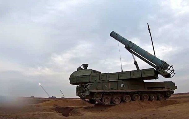 Українські дрони вдалось знищити російські зенітно-ракетні комплекси та військові склади