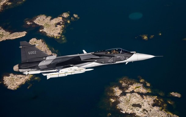 Українські пілоти розпочали навчання на винищувачах Gripen, повідомляє міністр оборони Швеції