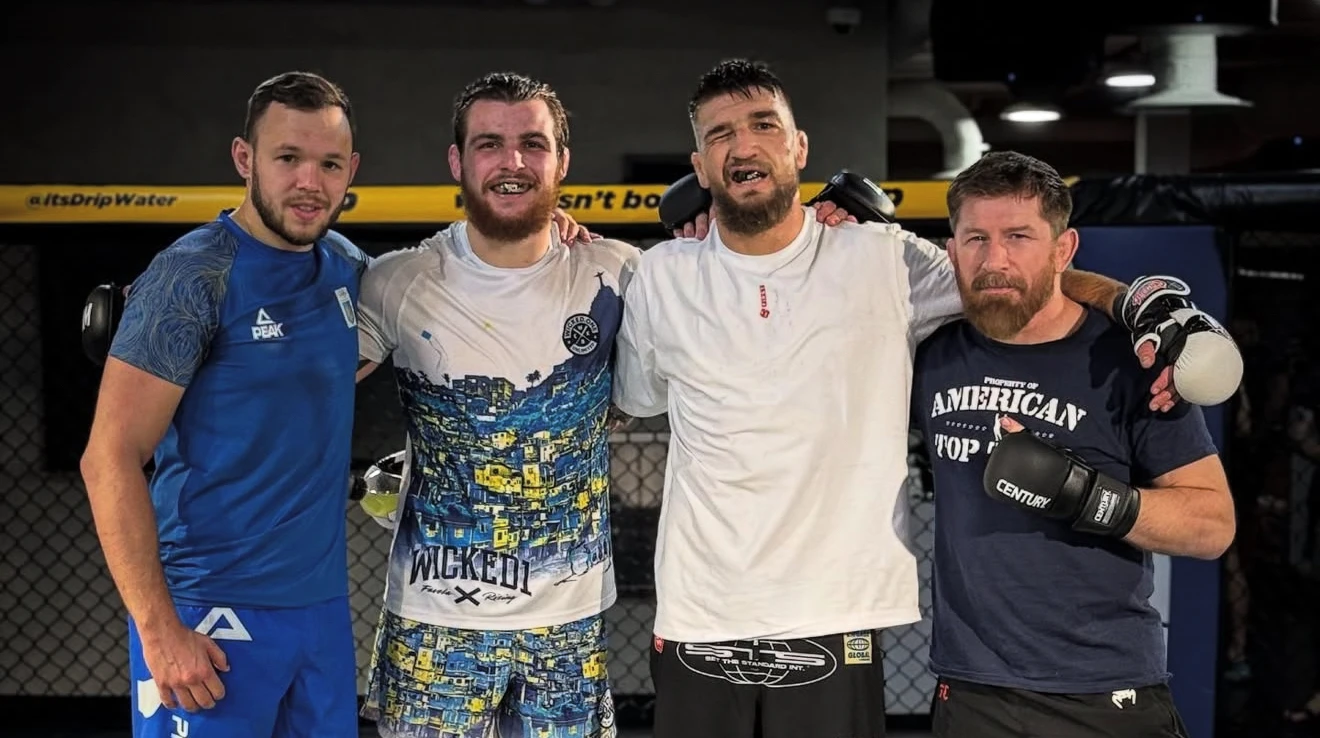 Український боєць UFC прогнозує швидку перемогу Амосова у поєдинку з Альваресом