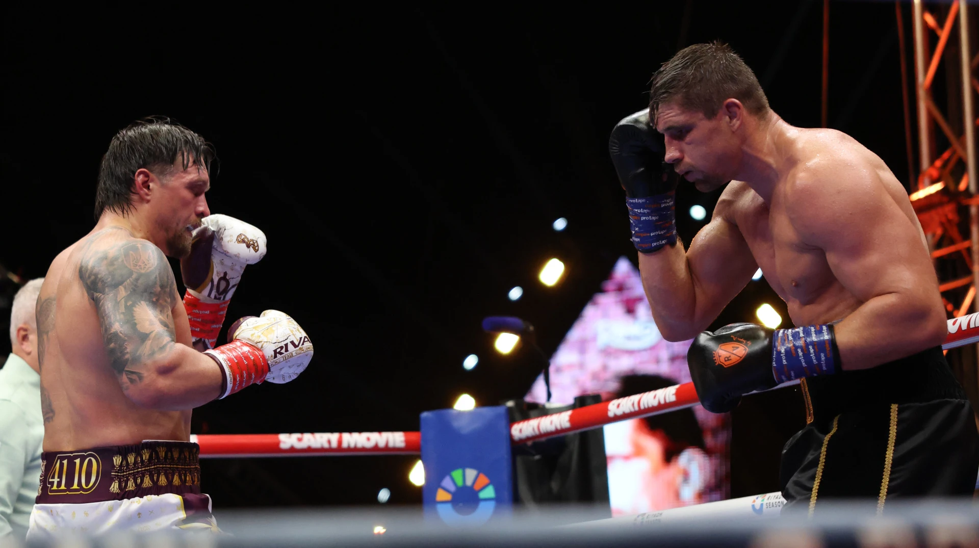 Усик переміг Верховена нокаутом у захисті чемпіонських титулів