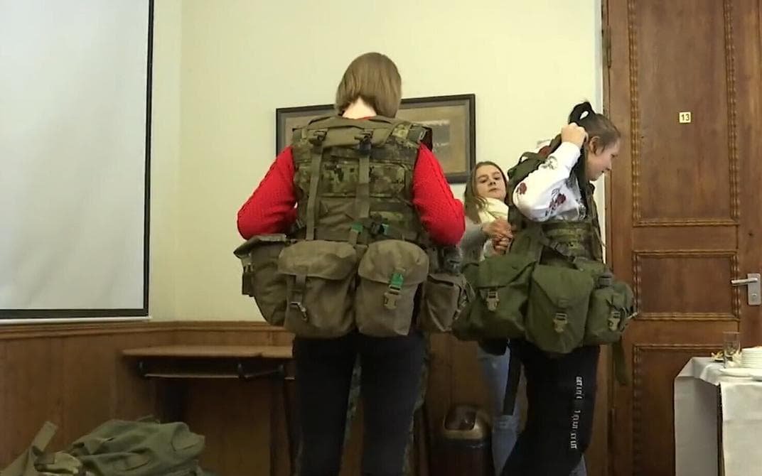 В Естонії обговорюють можливість призову жінок до збройних сил