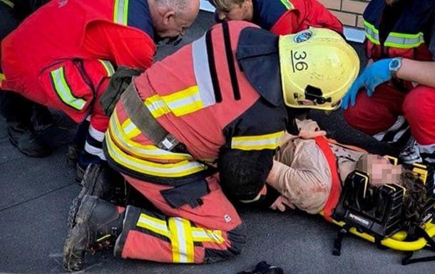 В Ірпені чоловік пережив падіння з восьмого поверху завдяки швидкій реакції медиків