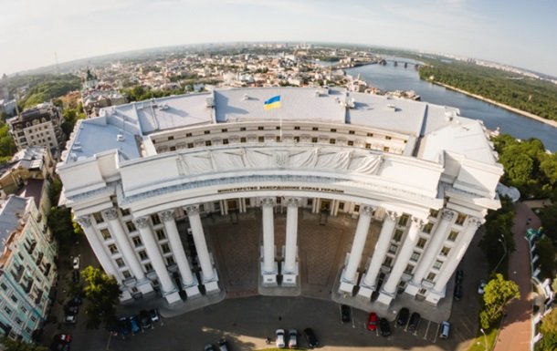 Внаслідок обстрілу російськими силами постраждала будівля Міністерства закордонних справ у Києві