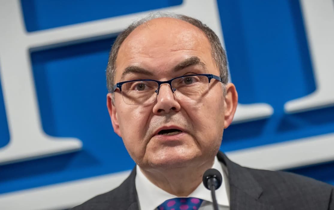 Високий представник у Боснії і Герцеговині подає у відставку на фоні тиску з боку США