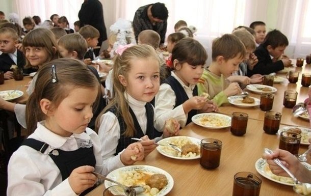 З вересня в українських школах розпочнуться зміни в системі харчування