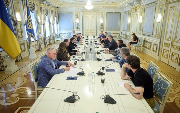 Зеленський провів зустріч із представниками депутатської фракції "Слуга народу"