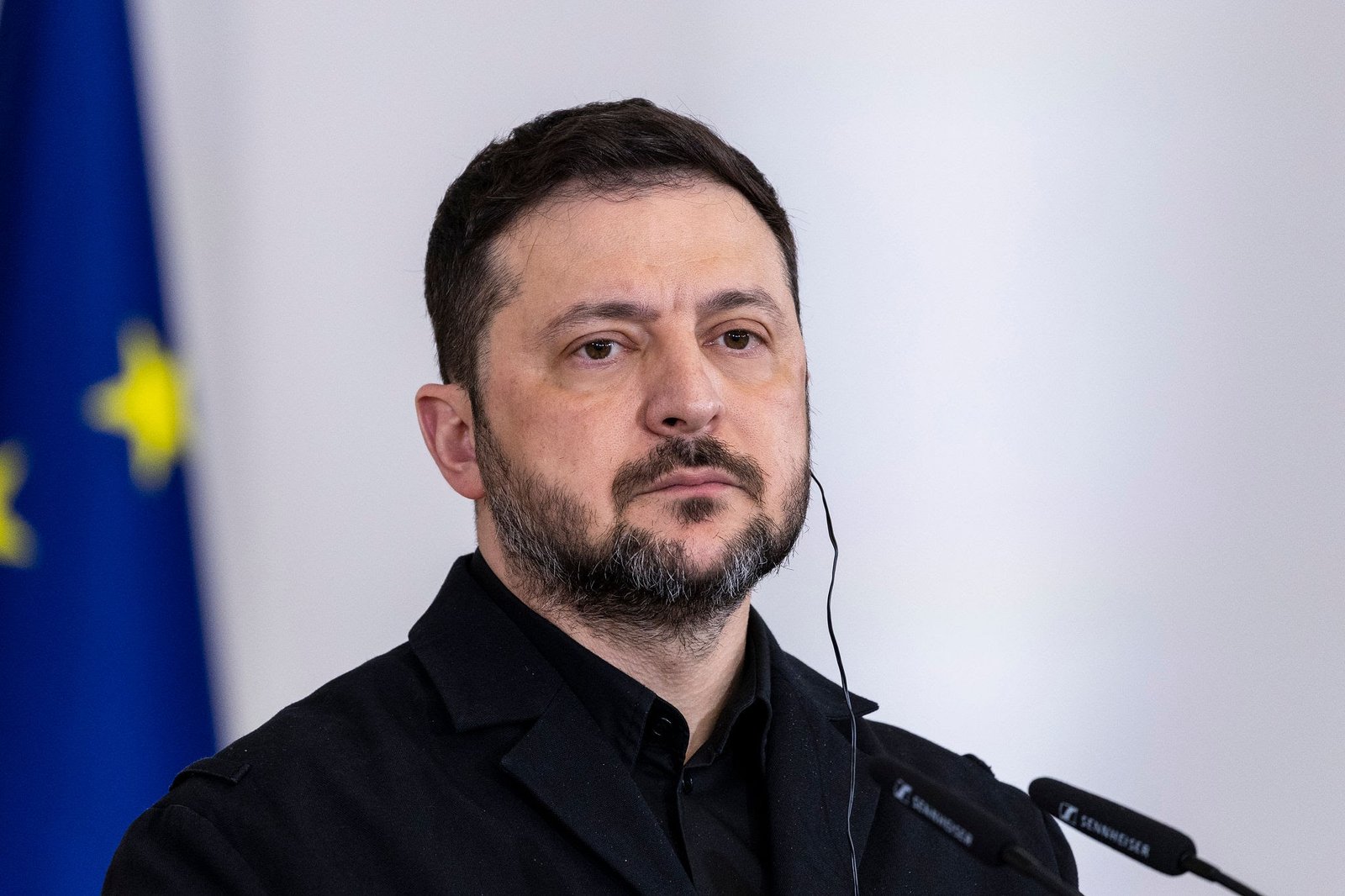 Зеленський закликав іноземних представників утриматися від участі в параді в Москві