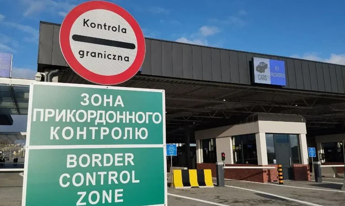 Автобуси з КПП "Шегині – Медика" оформлюватимуть виїзд до Польщі протягом літнього сезону