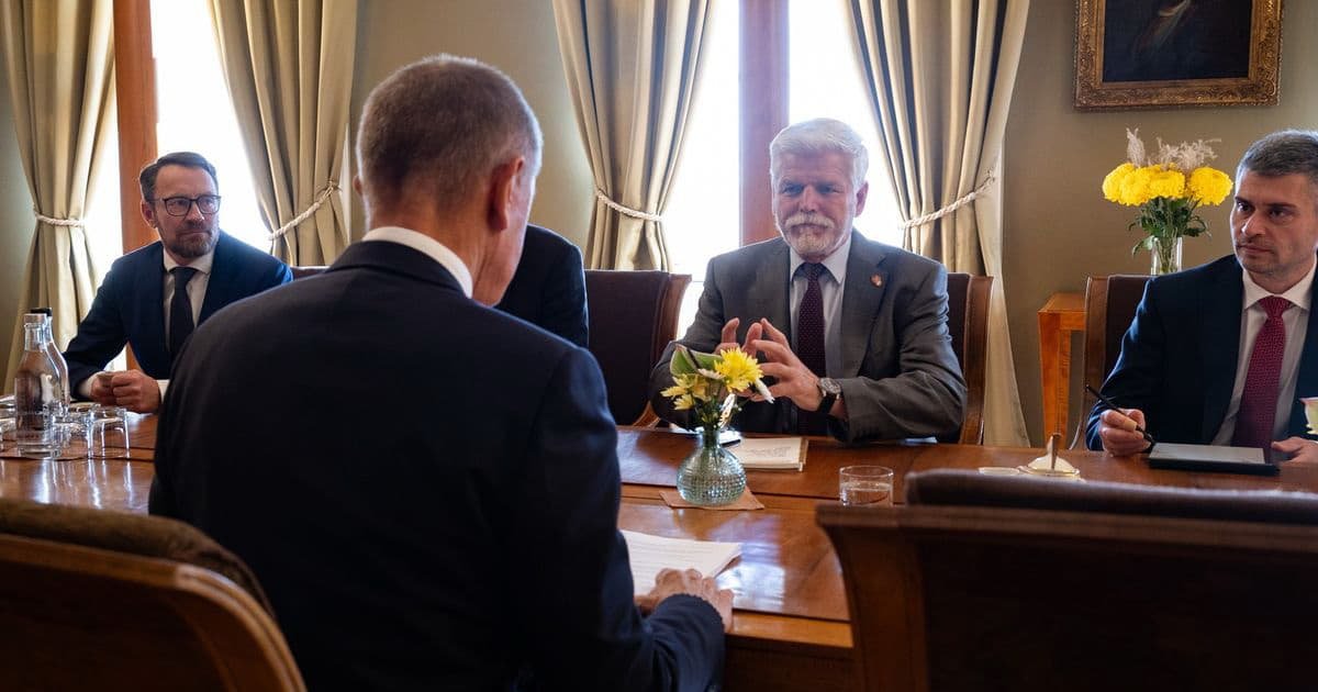 Чехія: Уряд оголосив протистояння президенту та його потенційні ризики для країни