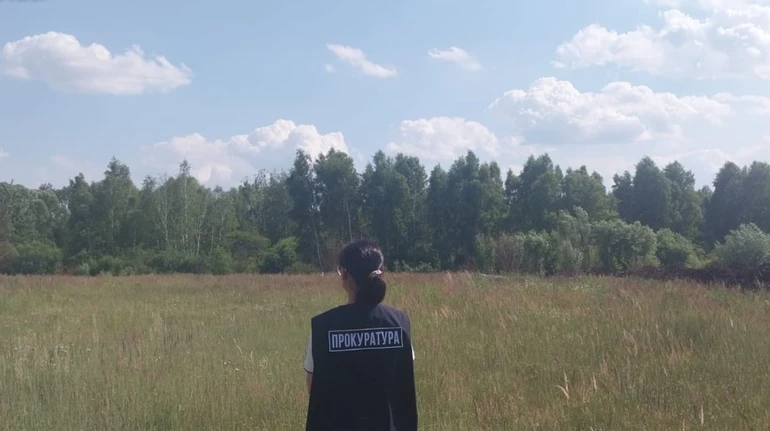 Держреєстраторку судитимуть за зняття арешту з землі вартістю майже 22 мільйони гривень