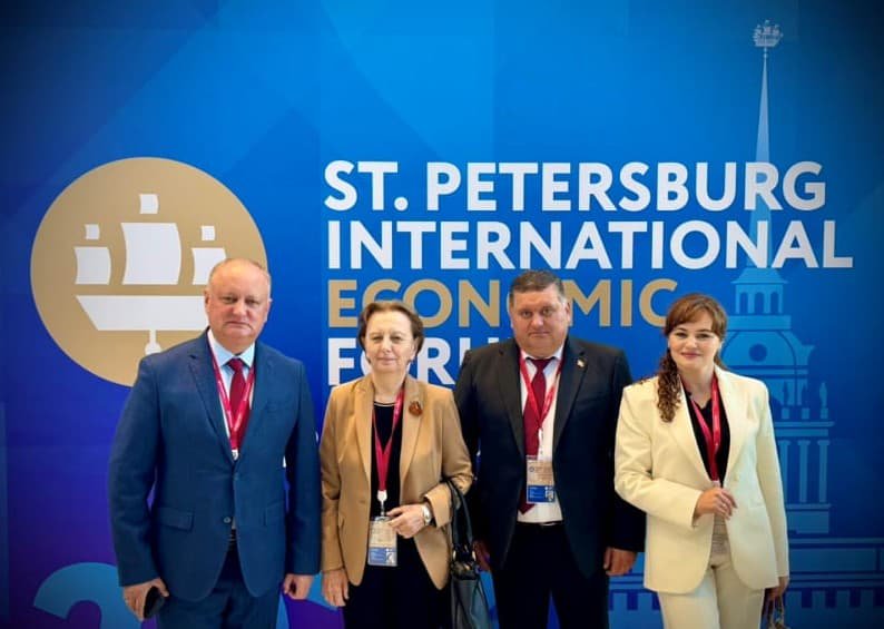 Додон обґрунтував свою участь у форумі в Петербурзі з Путіним