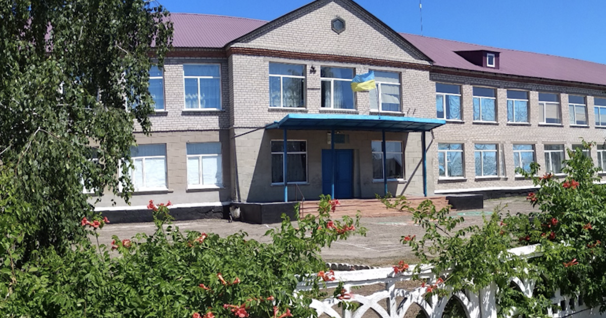 Директора будфірми звільнили від ув'язнення через зловживання при ремонті НВК у Мурованській громаді