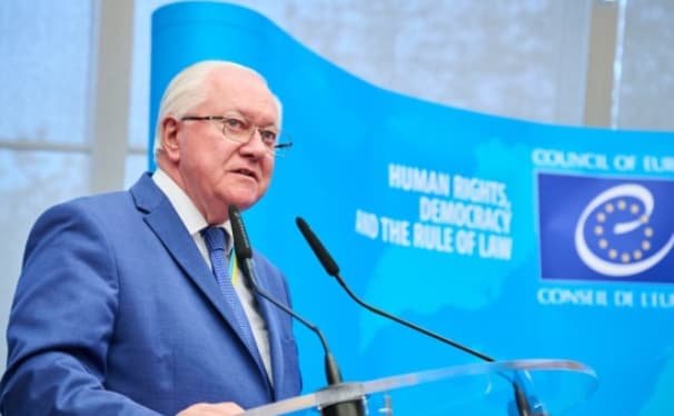 Ексміністр закордонних справ повертає польську нагороду через антиукраїнські висловлювання Навроцького