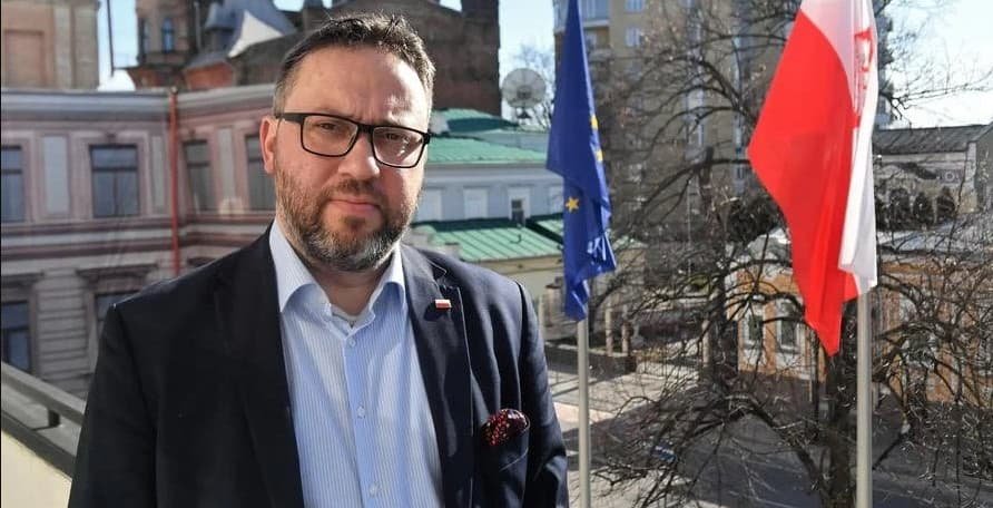 Експосол Польщі в Україні закликав до стриманості після відкликання нагороди Зеленського