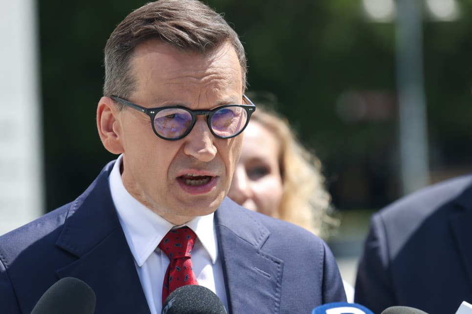 Експрем'єр Польщі передав орден від України до музею жертв Волинської трагедії