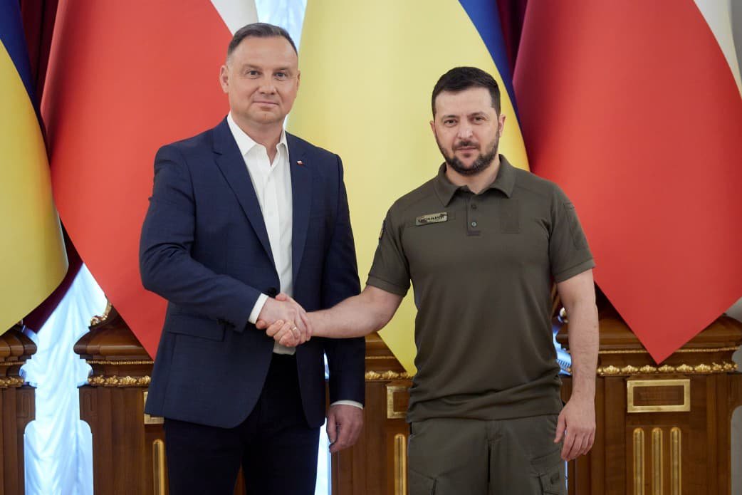 Експрезидент Польщі прокоментував можливість позбавлення ордена Зеленського