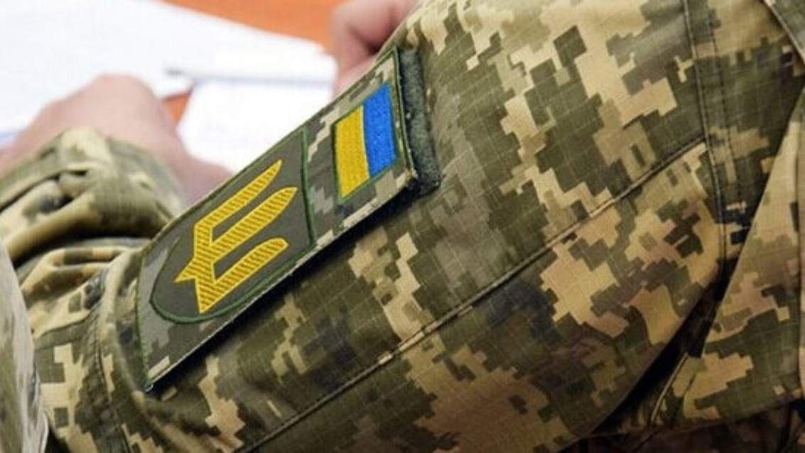 У Львові затримали військового та поліцейського на хабарі 3500 доларів