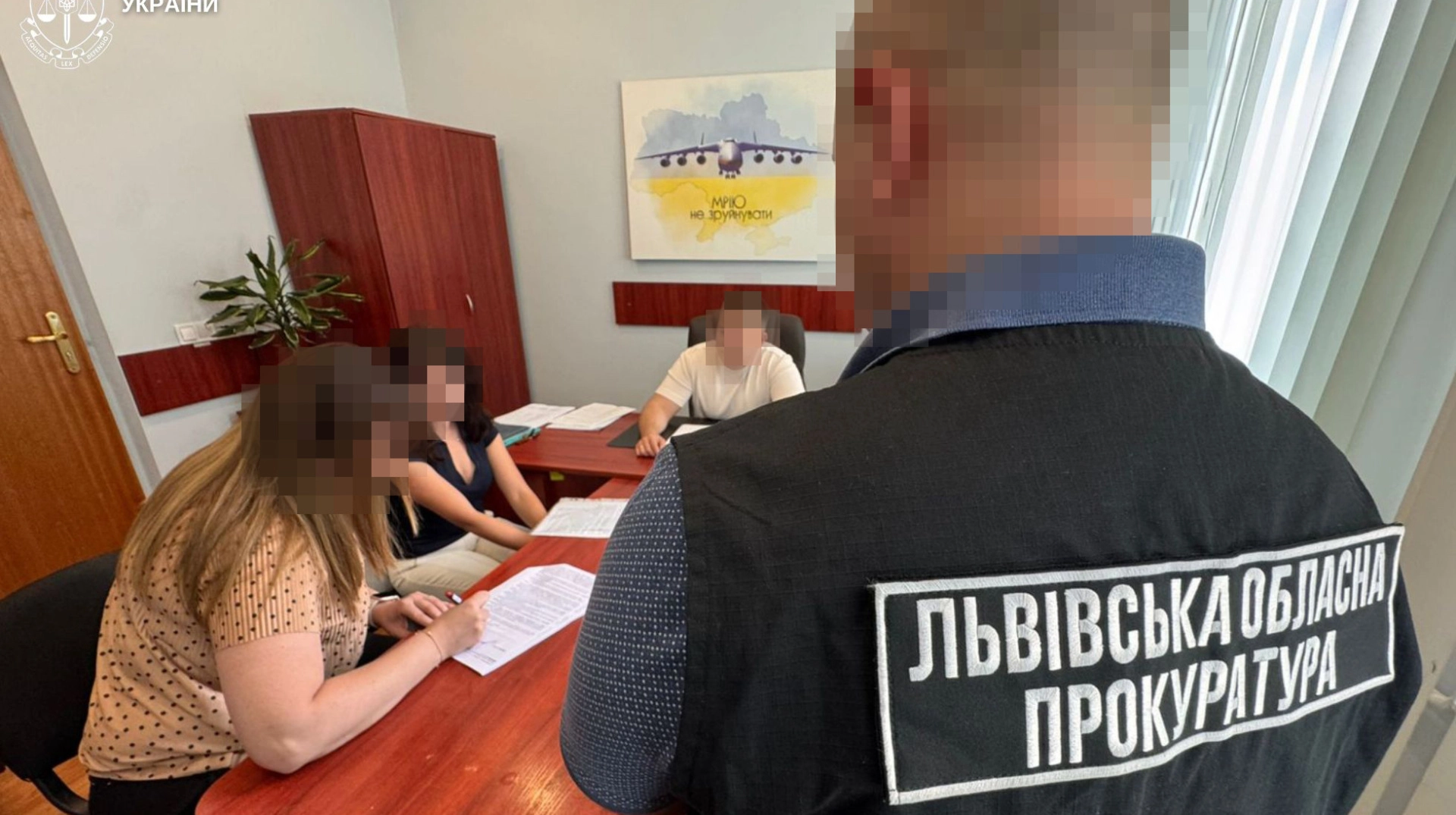 Львівські чиновниці отримали мільйон гривень від фальшивого бронювання