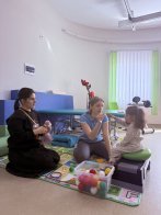 Львівські медики допомогли трирічній дівчинці з ДЦП навчитися сидіти самостійно