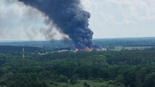 Масштаби пожежі на заводі аерозолів у Польщі викликали занепокоєння серед місцевих жителів та служб порятунку