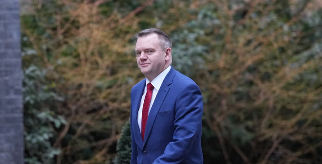 Міністр Британії пояснив, чому не зміг надати листування з Мендельсоном: вкрадений телефон став на заваді