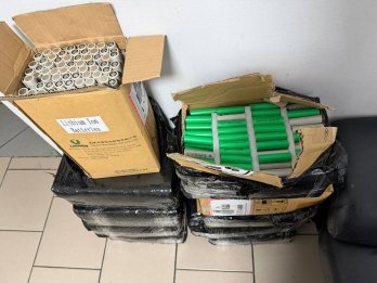 На Львівщині митники вилучили контрабандні акумулятори та телефони на суму 2 мільйони гривень