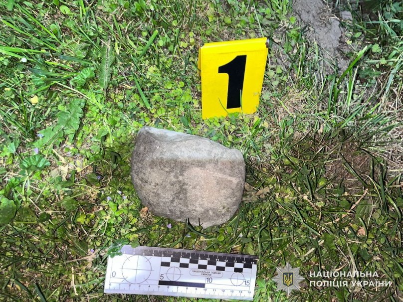 На Львівщині під час сварки чоловік забив до смерті свого односельця каменем