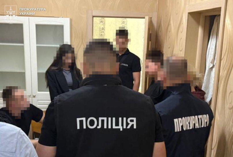 На Львівщині затримано жінку, що вербувала жертв для сексуальної експлуатації