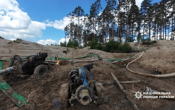 На Рівненщині викрили значний нелегальний видобуток бурштину
