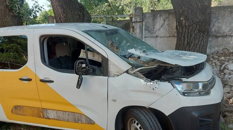 На Запоріжжі російська атака на автомобіль "Укрпошти": водій отримав поранення