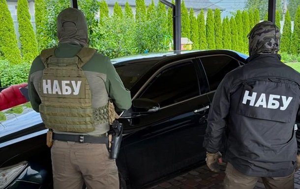 Нардепа підозрюють у вимаганні мільйона доларів за "захист" кол-центрів