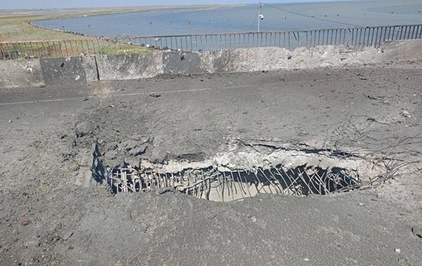 Окупанти визнали пошкодження мостів у Криму