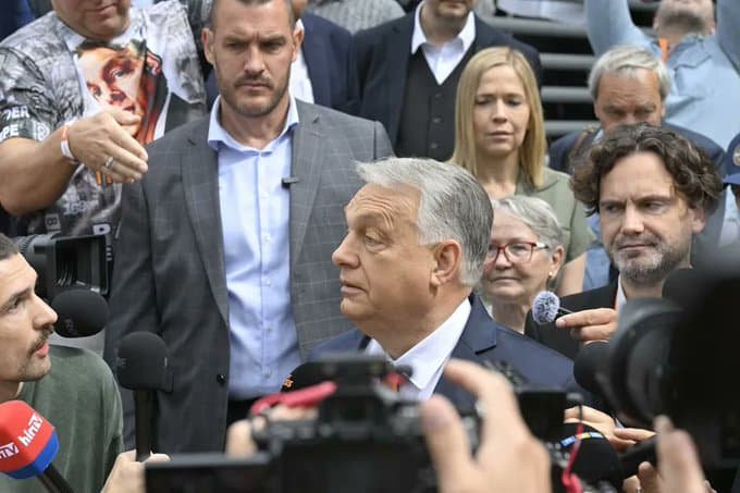 Орбан знову очолив партію "Фідес" після поразки на виборах