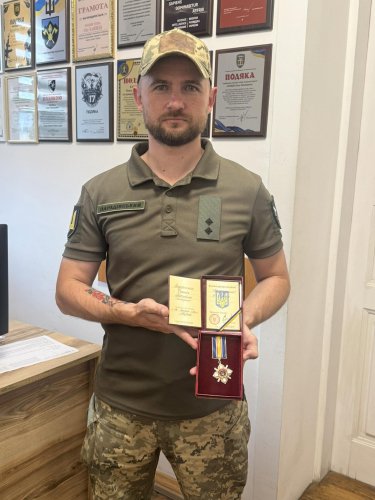 Орден загиблого захисника з Львівщини передали до музею міста Стрий